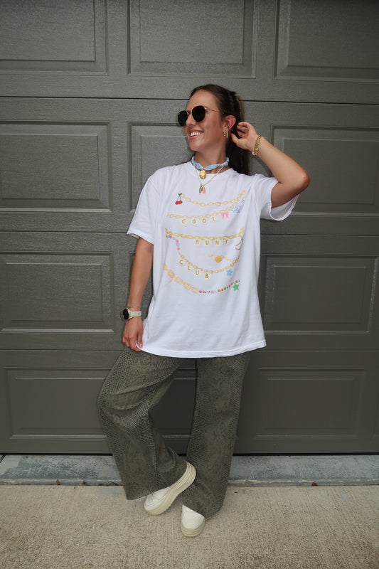 cool aunt club graphic tee
