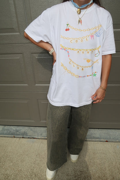 cool aunt club graphic tee